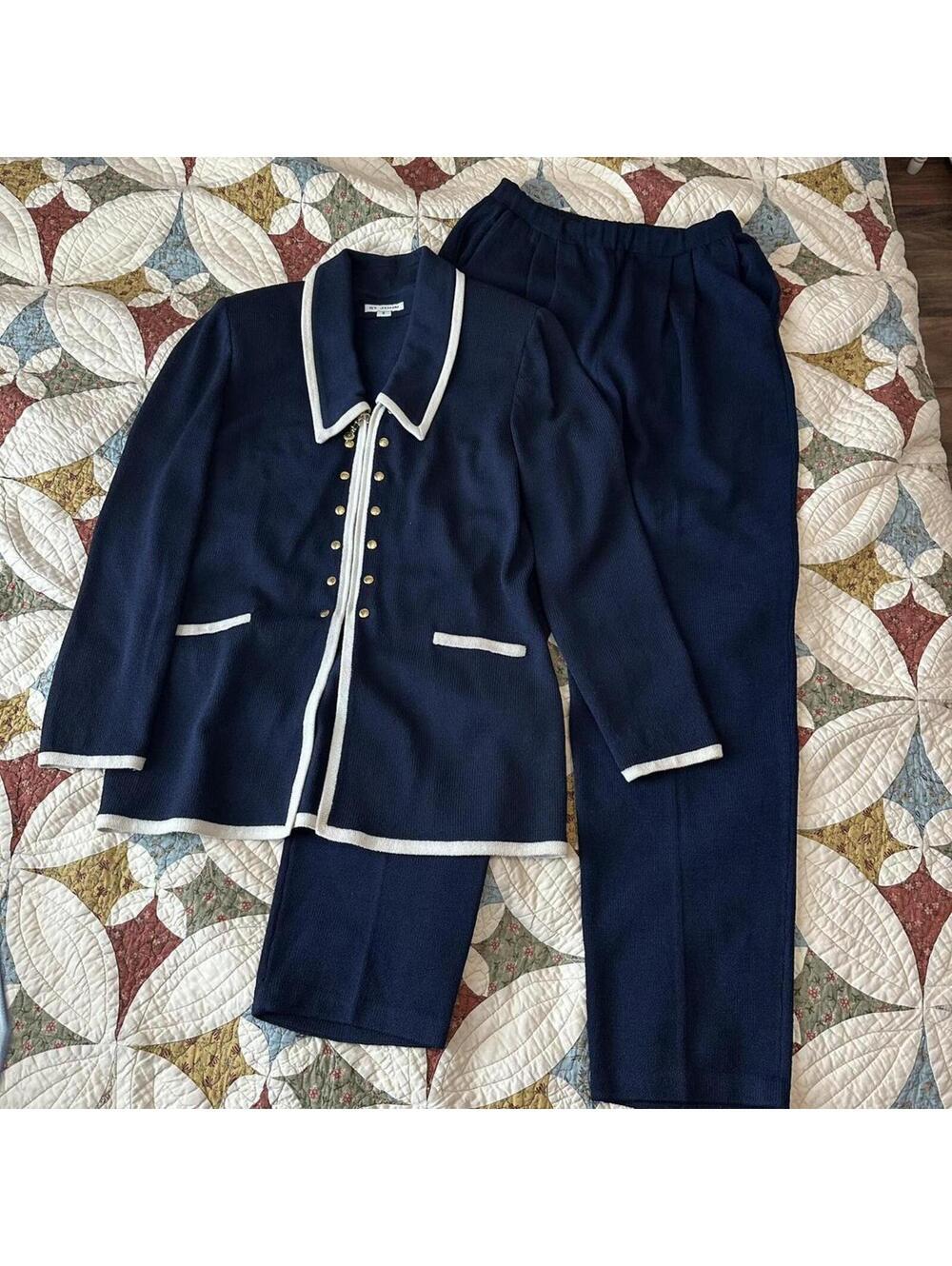 St. John navy blue and white blazer and pants set Size 6 luxury formal office